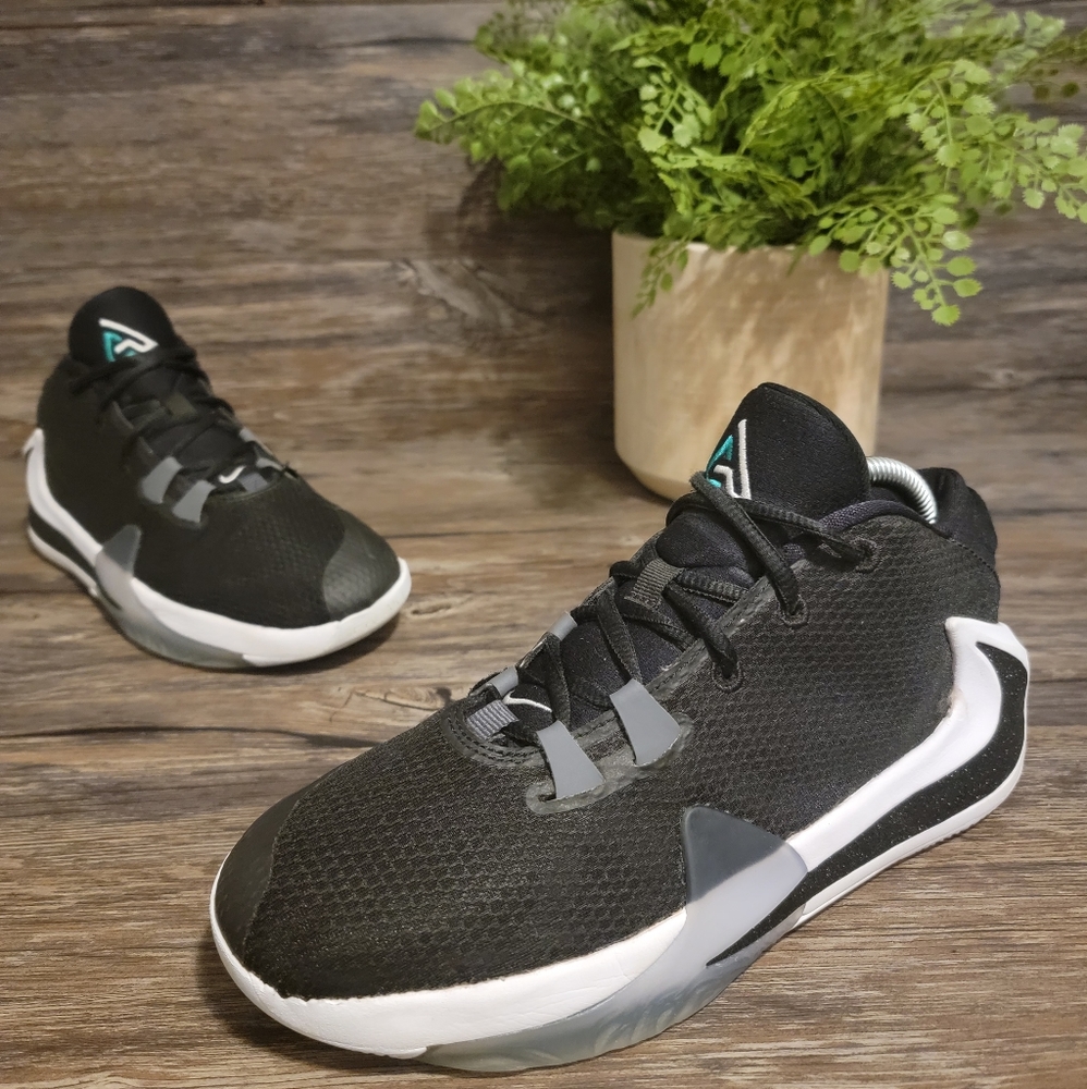 Nike Zoom freak 1 sz 6.5Y